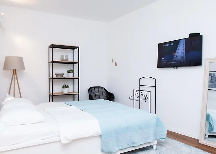 Old Town By Irundo * 로비니